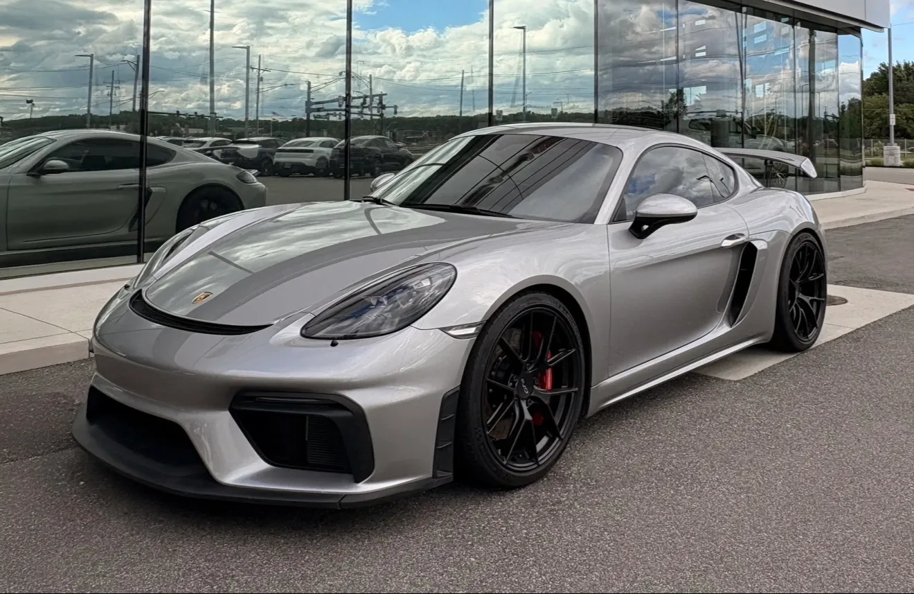 2020 718 Cayman GT4 photo 2