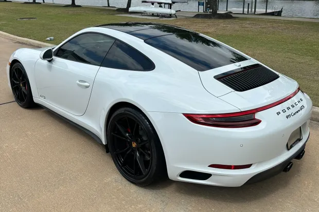 2018 911 Carrera GTS photo 2