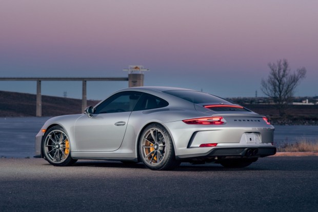 2018 911 GT3 Touring photo 2