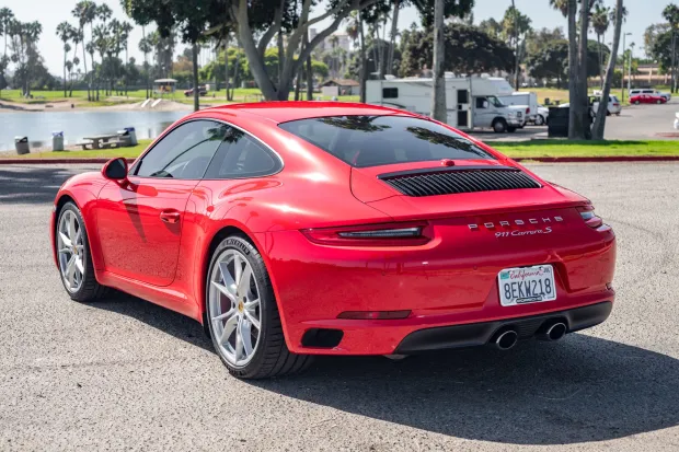 2018 911 Carrera S photo 2