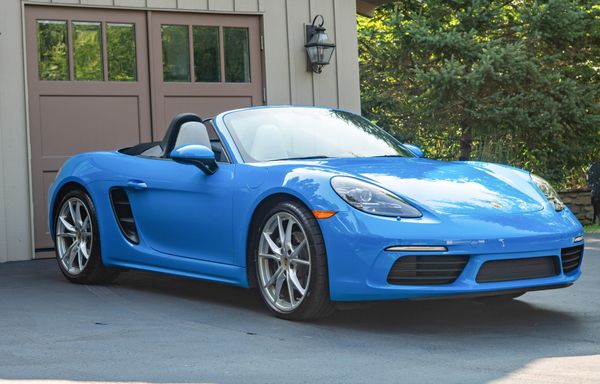 2022 718 Boxster Base