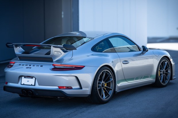 2018 911 GT3 photo 2