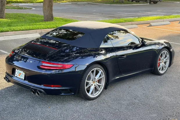 2017 911 Carrera Cabriolet photo 2