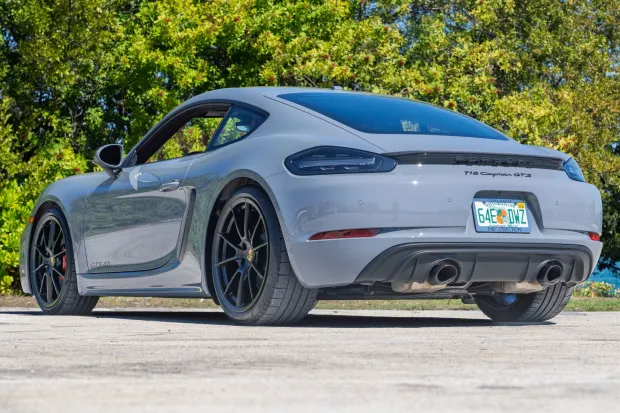 2023 718 Cayman GTS photo 2