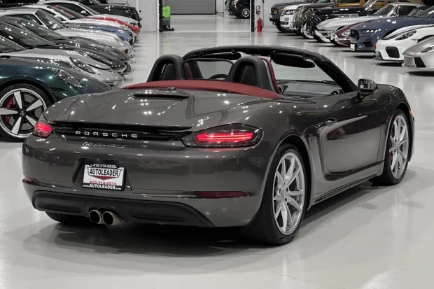 2021 718 Boxster S photo 2