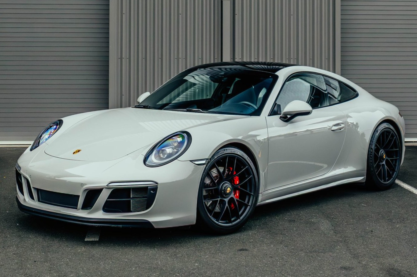 2019 911 GTS photo 2