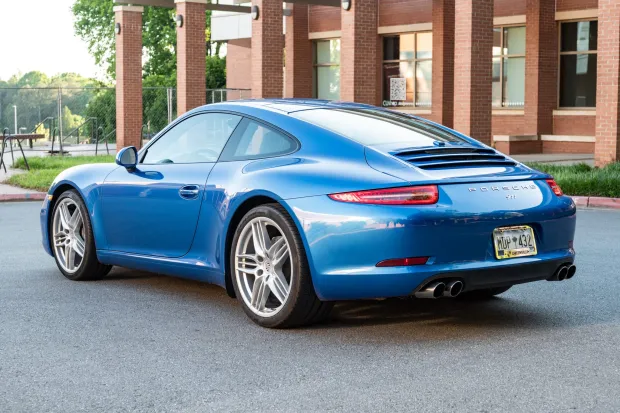 2015 911 Carrera photo 2