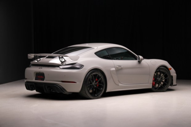 2021 718 Cayman GT4 photo 2