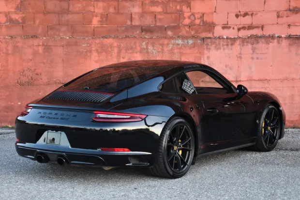2018 911 Carrera GTS photo 2