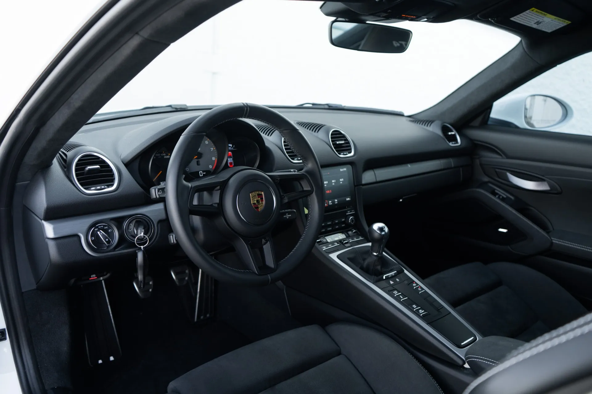 2022 718 Cayman GT4 photo 2