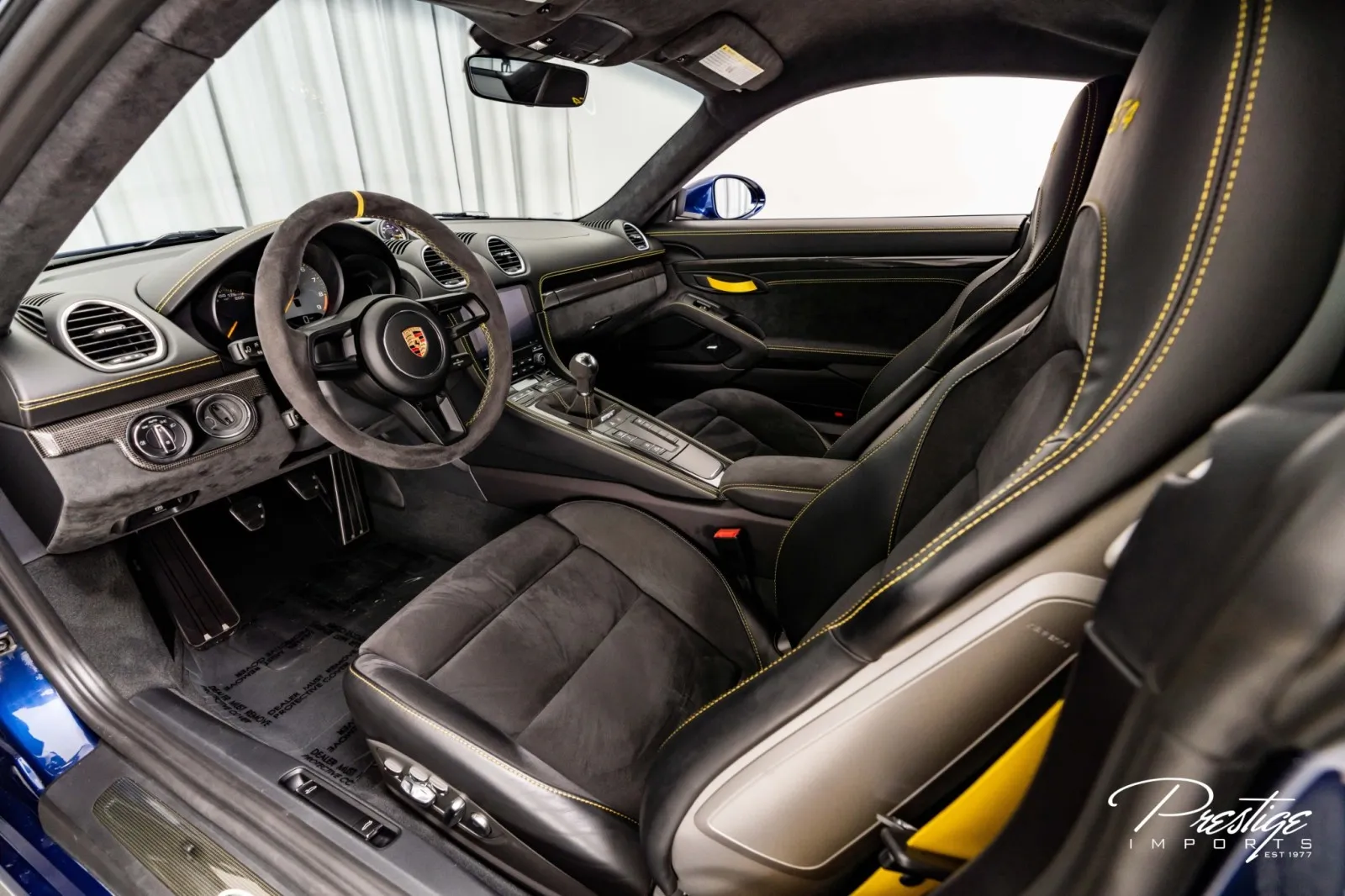 2020 718 Cayman GT4 photo 2