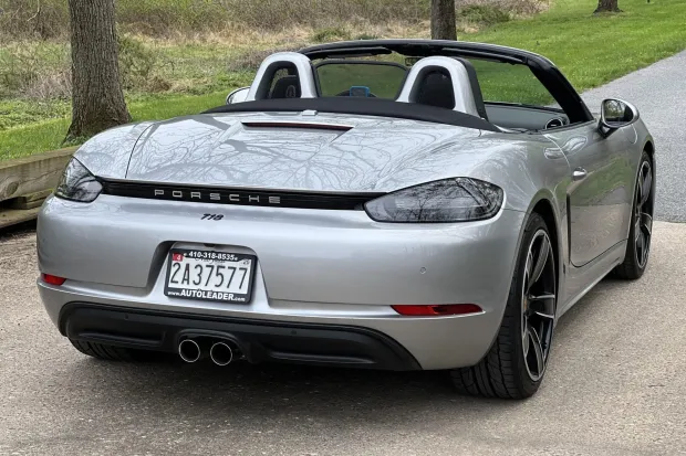 2017 718 Boxster S photo 2