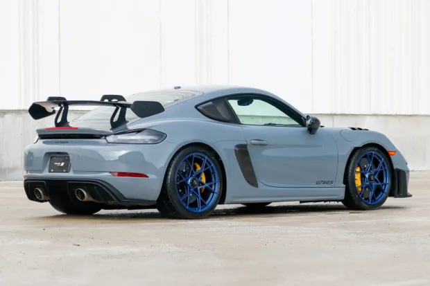 2023 718 Cayman GT4 RS photo 2