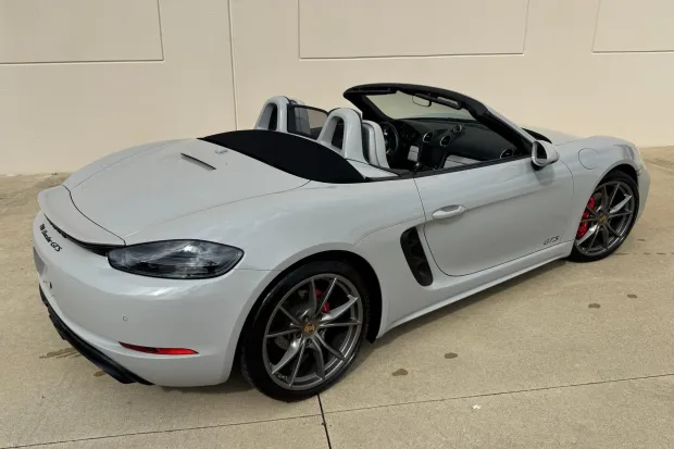 2019 718 Boxster S photo 2
