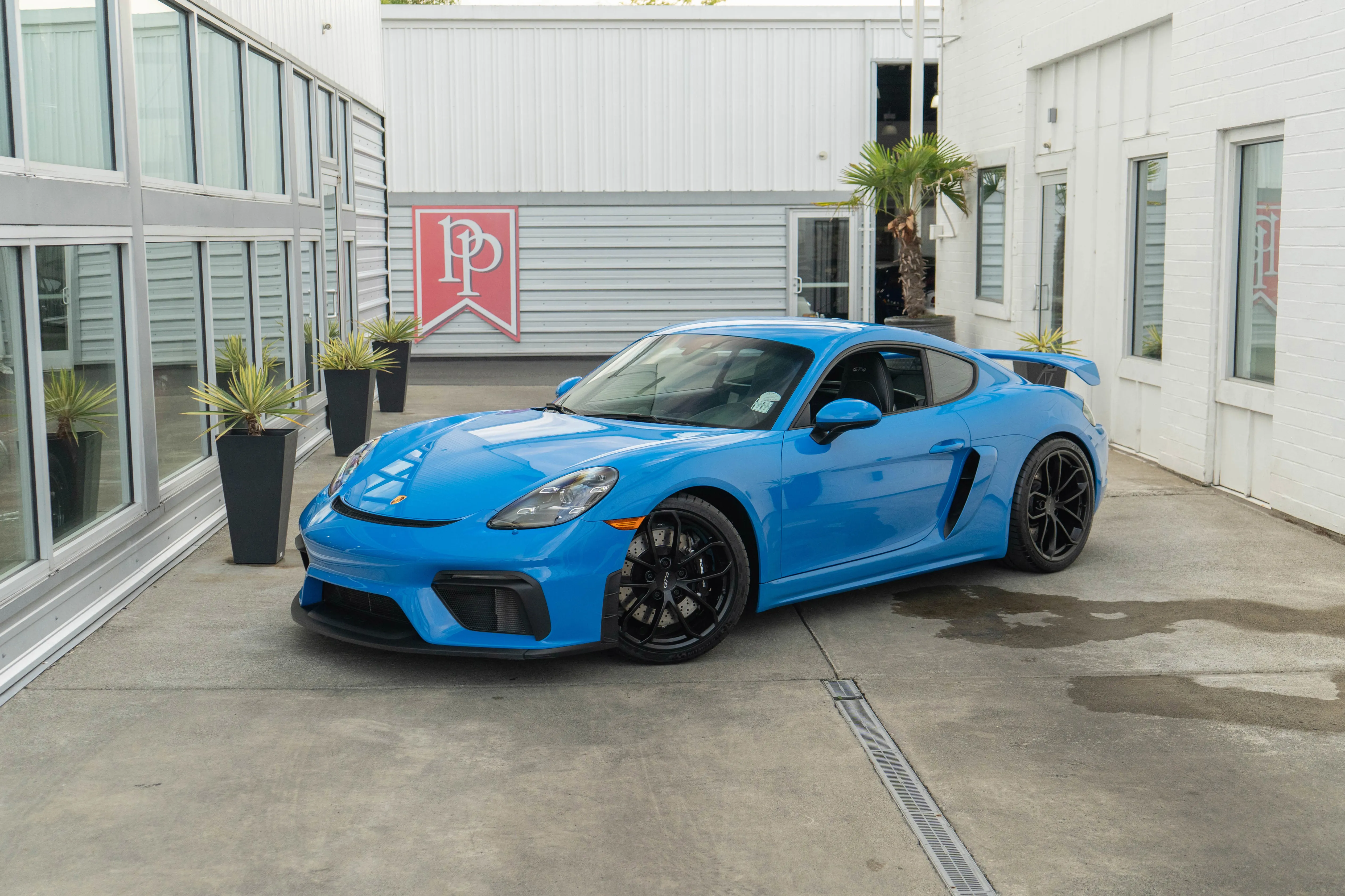 2022 718 Cayman GT4 photo 2