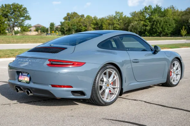 2017 911 Carrera S photo 2