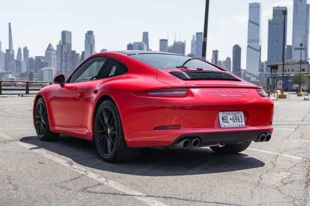 2015 911 Carrera photo 2
