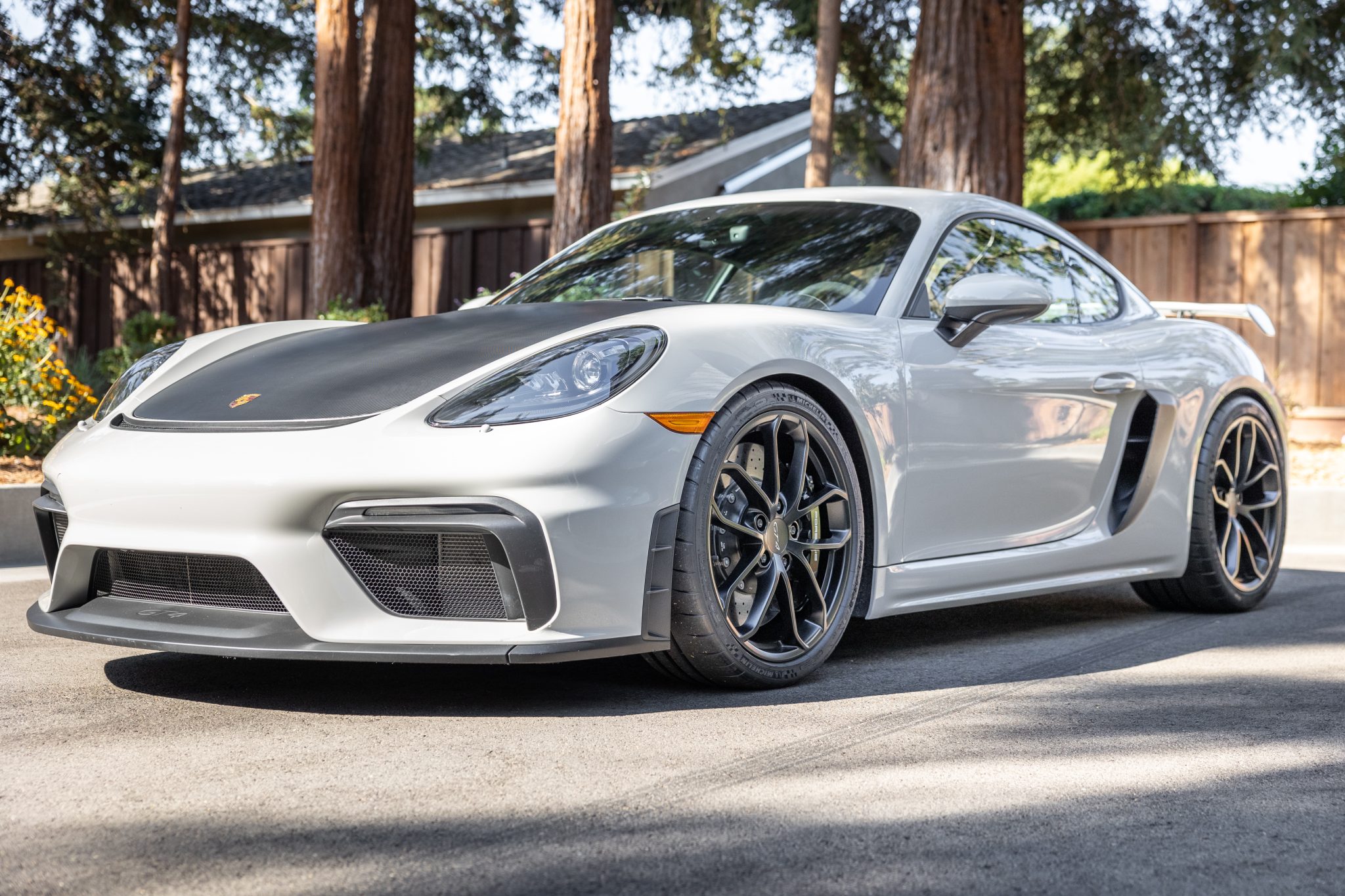 2022 718 Cayman GT4 photo 2