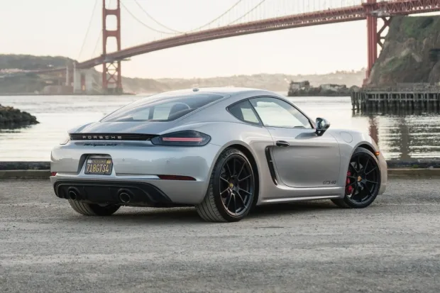 2021 718 Cayman GTS photo 2