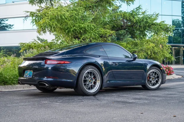 2015 911 Carrera photo 2