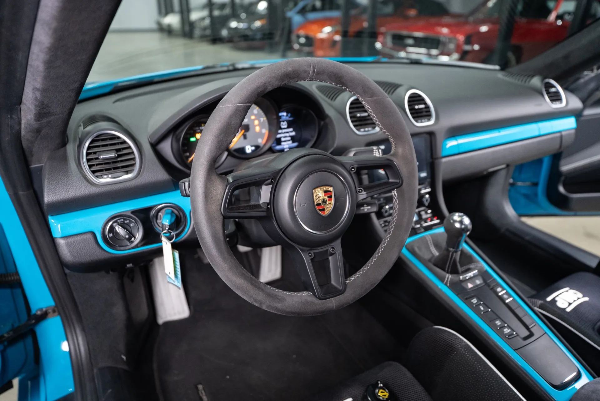 2021 718 Cayman GT4 photo 2