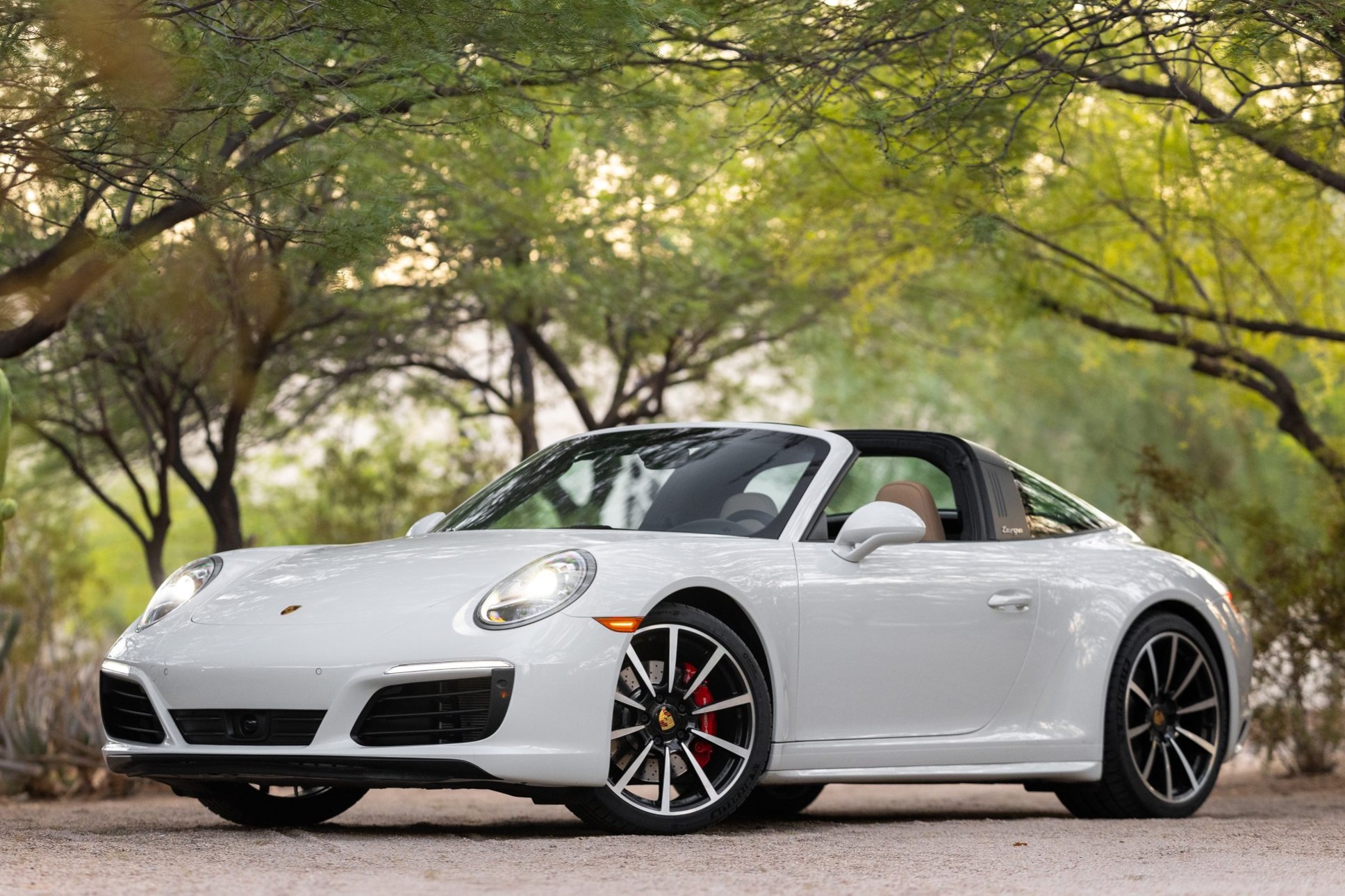 2019 911 Carrera photo 2