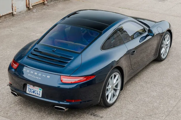 2015 911 Carrera photo 2