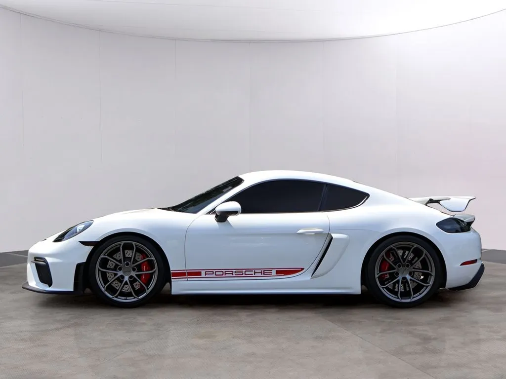 2023 718 Cayman GT4 photo 2