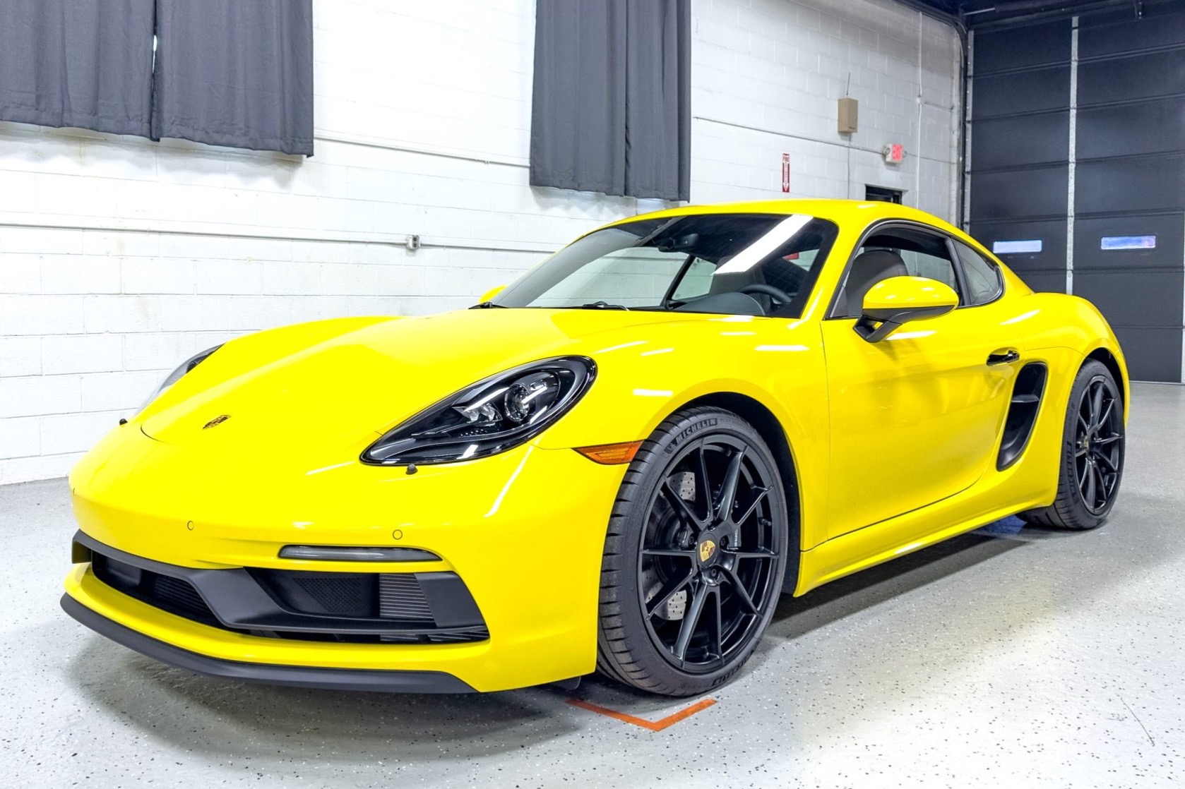 2023 718 Cayman GTS photo 2