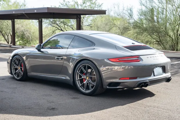 2017 911 Carrera photo 2