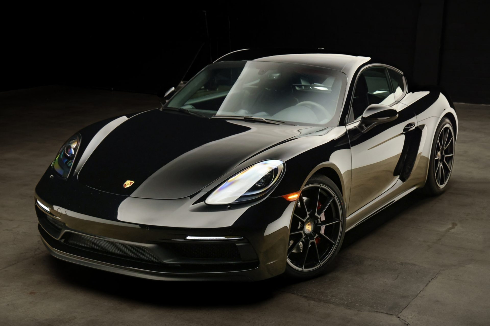 2021 718 Cayman GTS photo 2