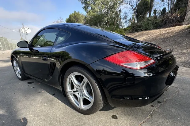 2009 Cayman Base photo 2