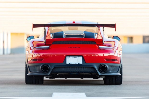 2018 911 GT2 RS photo 2