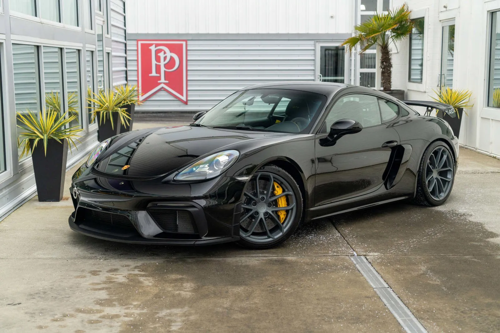2020 718 Cayman GT4 photo 2