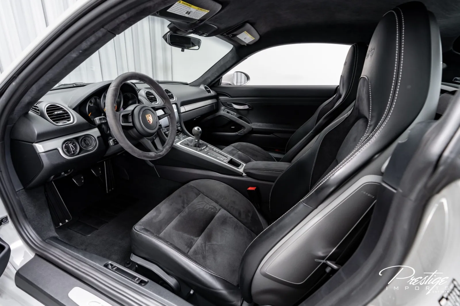 2020 718 Cayman GT4 photo 2