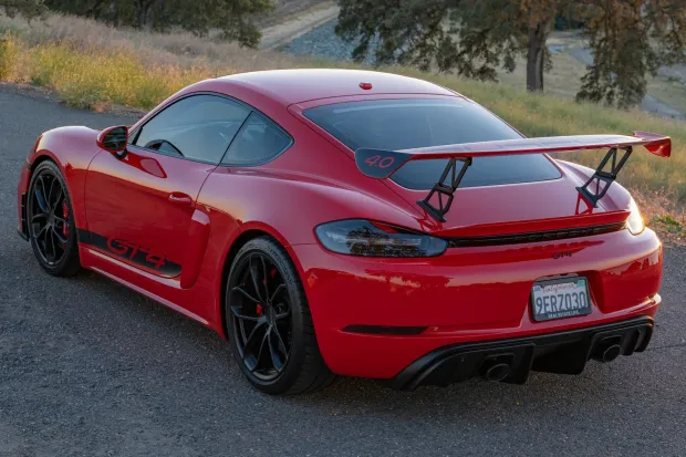2022 718 Cayman GT4 photo 2
