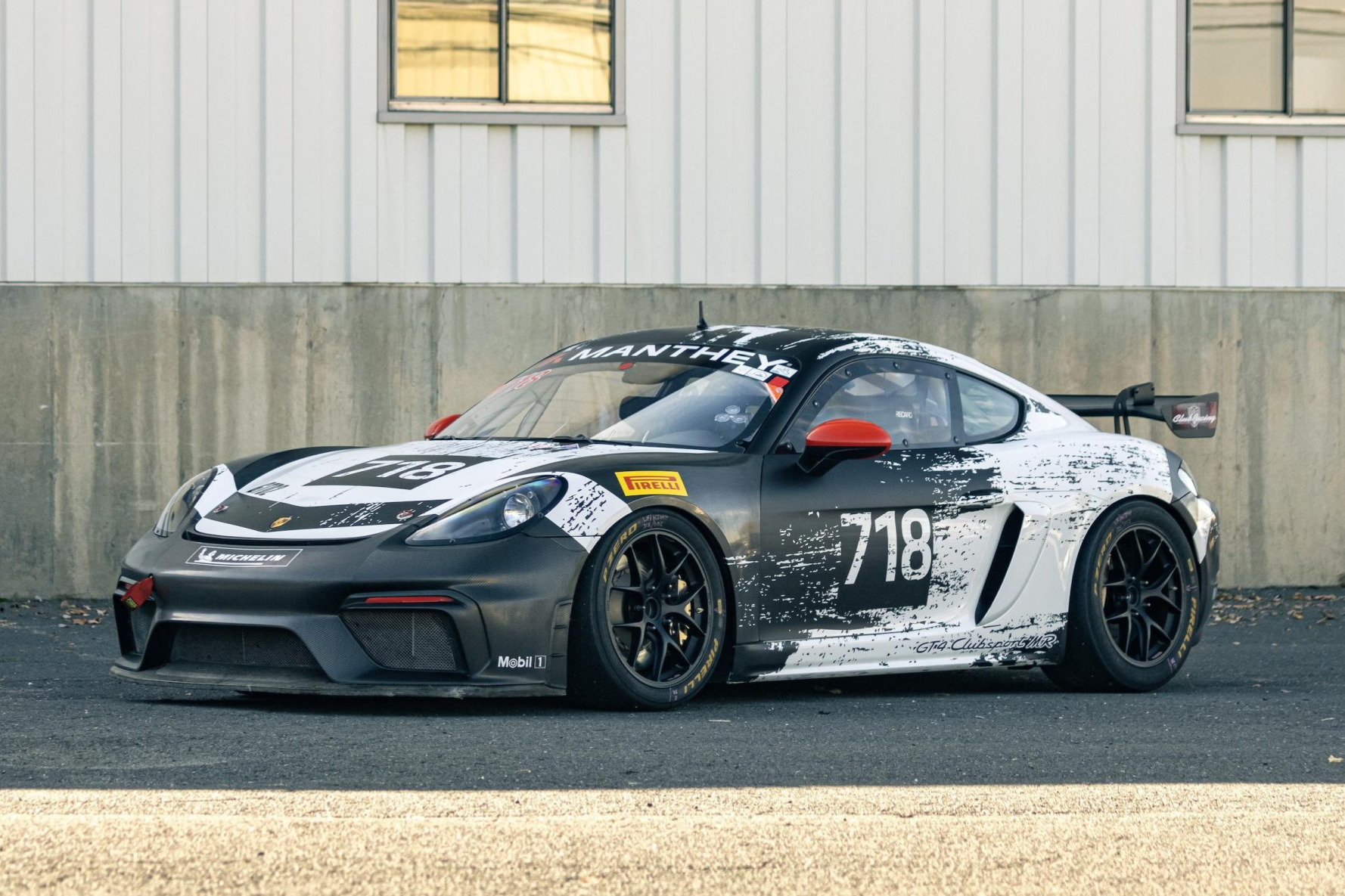 2020 718 Cayman GT4 Clubsport photo 2