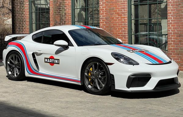 2022 Porsche 718 Cayman GT4