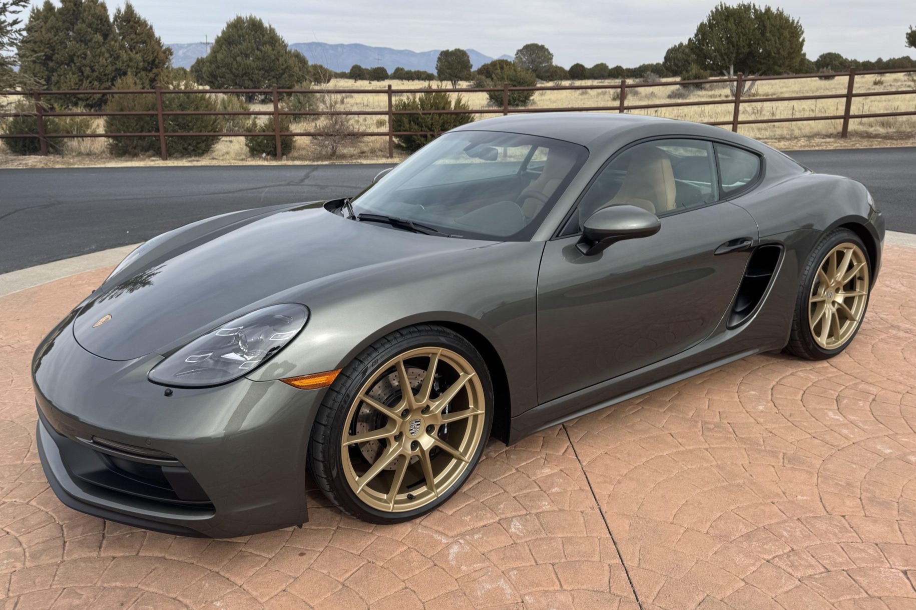 2024 718 Cayman GTS photo 2