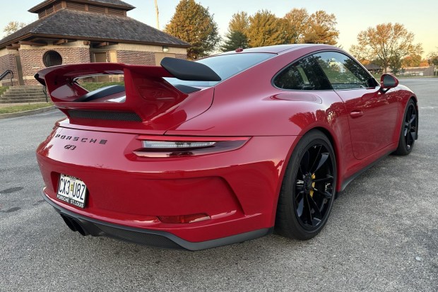 2018 911 GT3 photo 2
