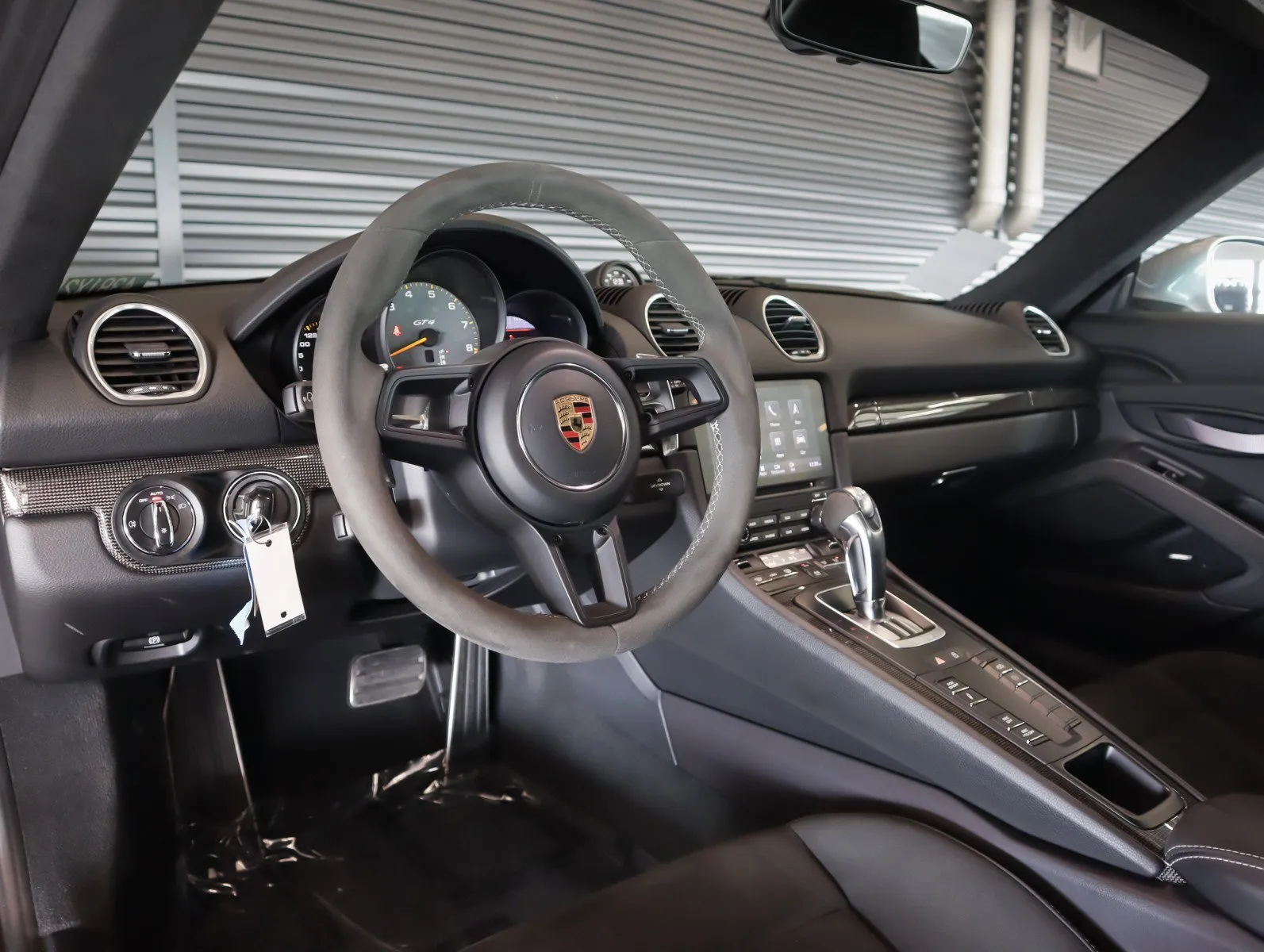 2021 718 Cayman GT4 photo 2