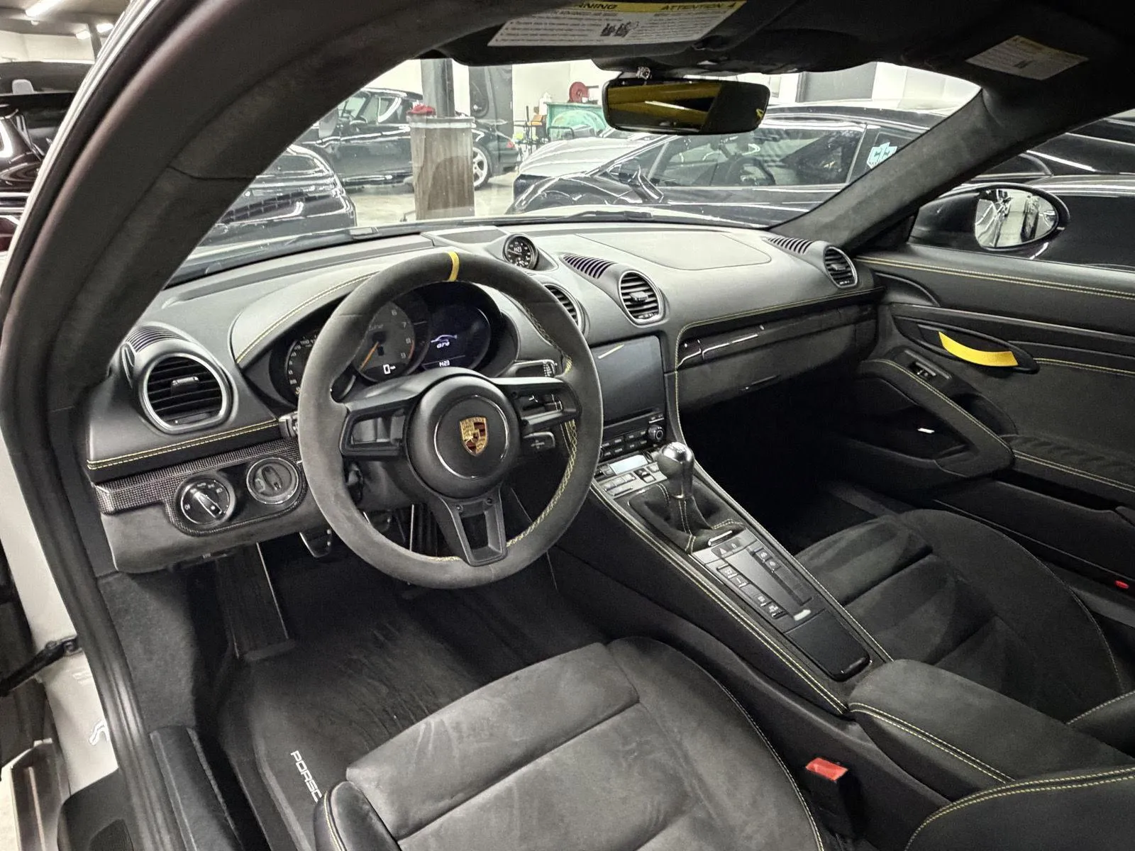 2020 718 Cayman GT4 photo 2